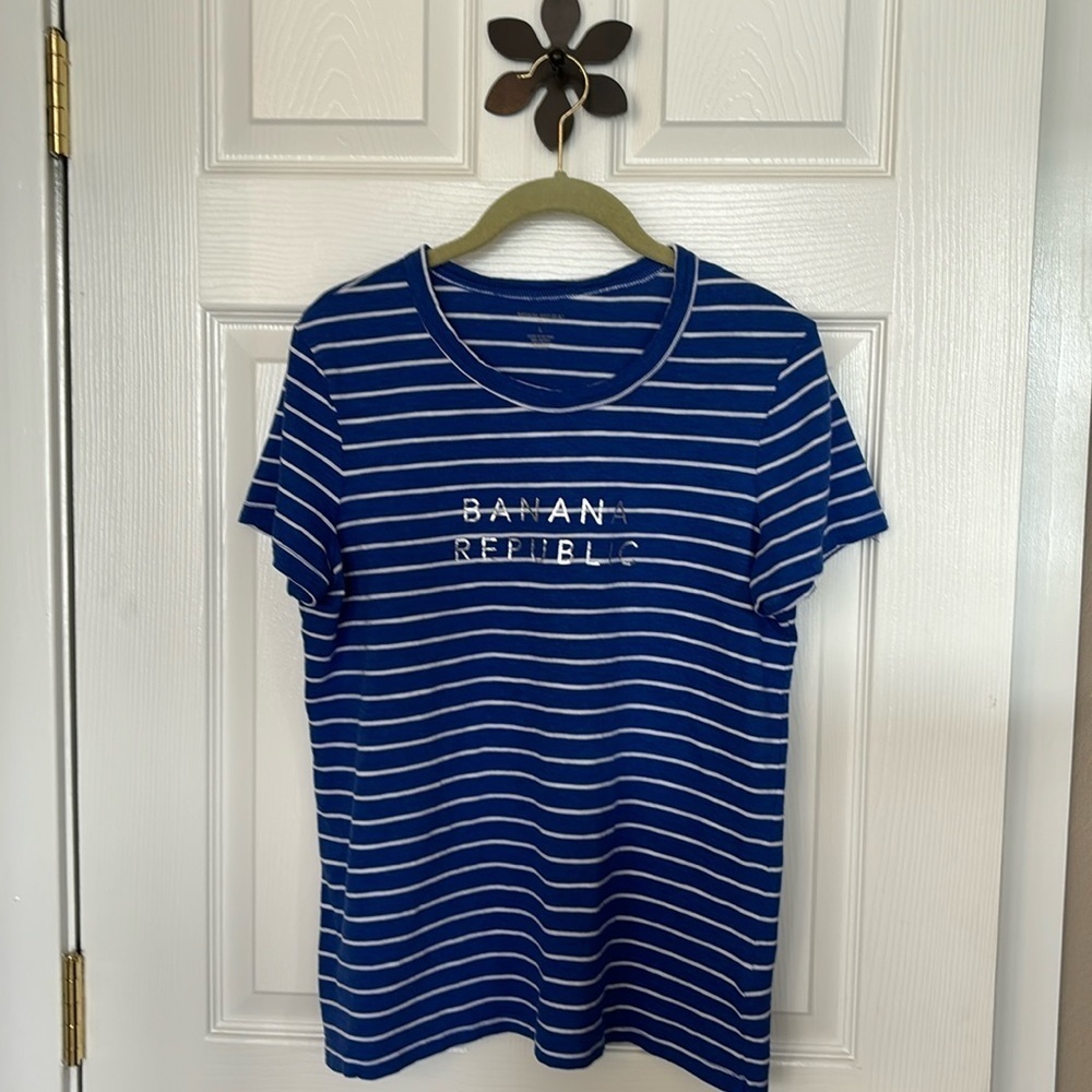 3 for $10 Banana Republic Blue and White Tee shirt women’s size Large
